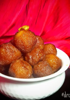 A picture of Gulab Jamun.
