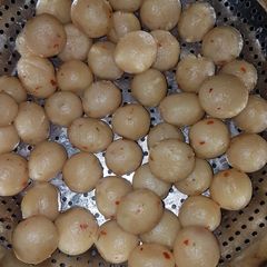 A picture of Suji ke laddo.