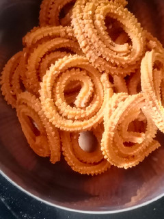 ચકરી(Chakri recipe in Gujarati) રેસીપી મુખ્ય ફોટો