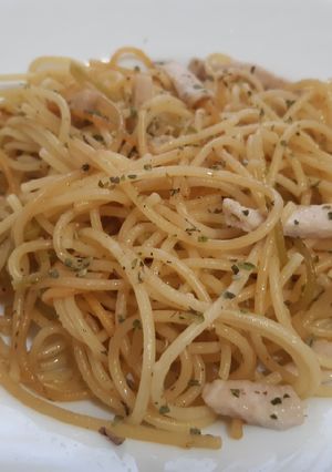 Una foto de Pasta con pollo