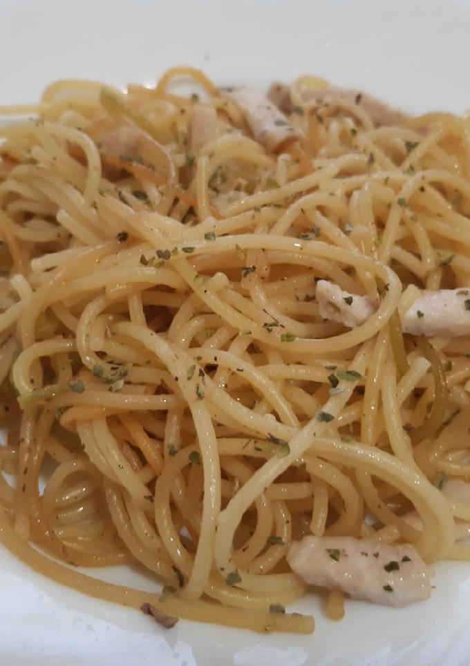 Una foto de Pasta con pollo