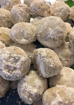 A picture of Snowball Cookies.