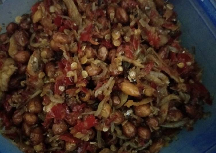 Bagaimana memasak Balado teri medan + kacang tanah yang Enak