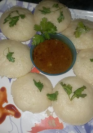 रबा इडली (rava idli recipe in Hindi) रेसिपी मुख्य फोटो