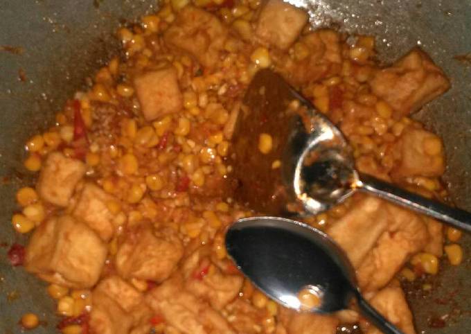 Bagaimana Menyiapkan Tumis jagung tahu pedas manis Anti Gagal