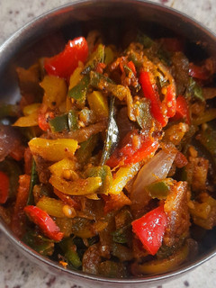 குடைமிளகாய் பொரியல்(capsicum poriyal recipe in tamil) செய்முறை முக்கிய புகைப்படம்