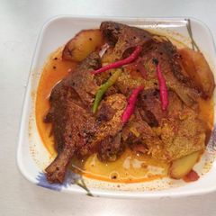 A picture of Pomfret shahi curry.