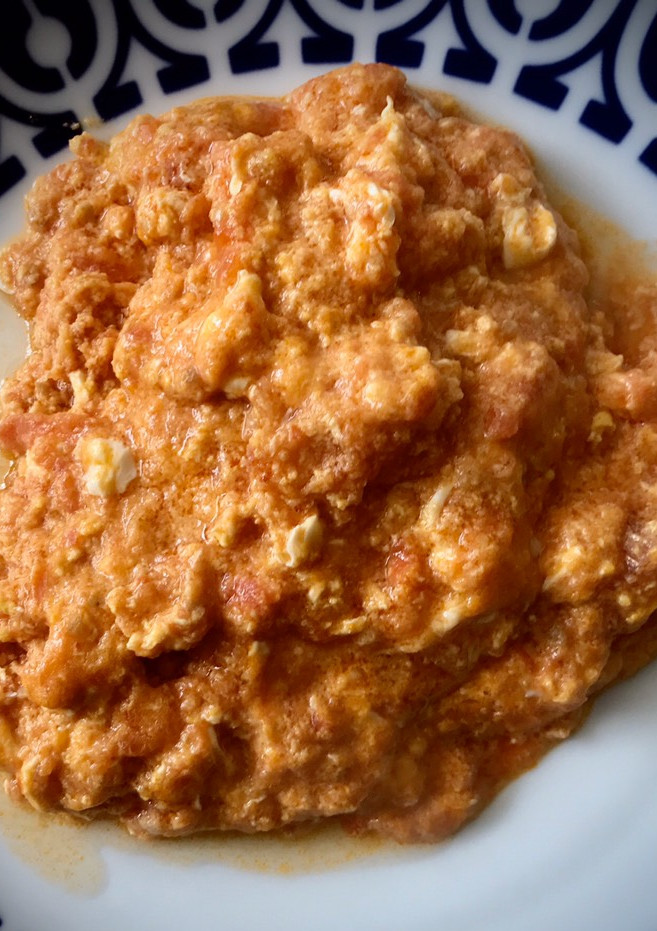 Una foto de Tomate frito con huevo