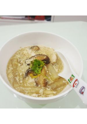 รูปของ ซุปใสใส่ไข่ก๋วยเตี๋ยวหลอด