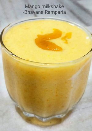 મેંગો મિલ્ક શેક (Mango Milk Shake Recipe In Gujarati) રેસીપી મુખ્ય ફોટો