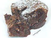 Une photo de gâteau au chocolat