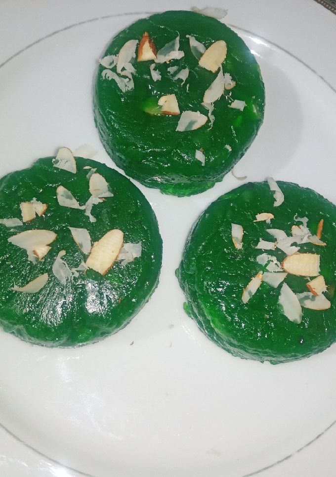 कराची हलवा (karachi halwa recipe in marathi) रेसिपी चे मुख्य फोटो 