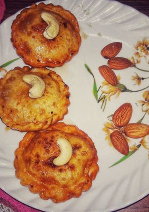 A picture of Kheer luchi/Padma luchi.