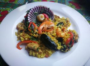 Una foto de Paella