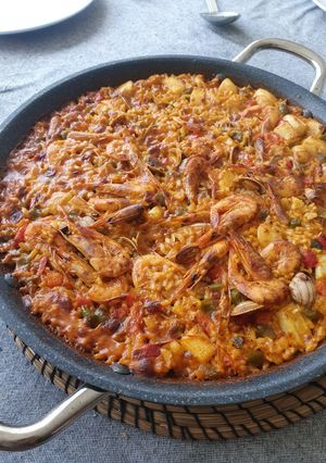 Una foto de Paella marinera
