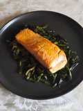 Salmone marinato con cumino, cardamomo, salvia e scorza di limone