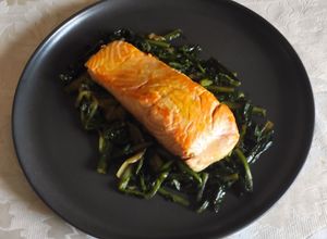 Foto di Salmone marinato con cumino, cardamomo, salvia e scorza di limone