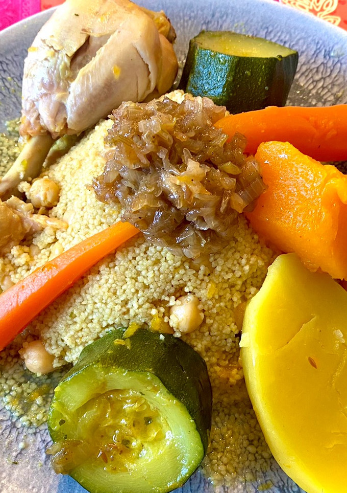 Una foto de Cous cous de pollo