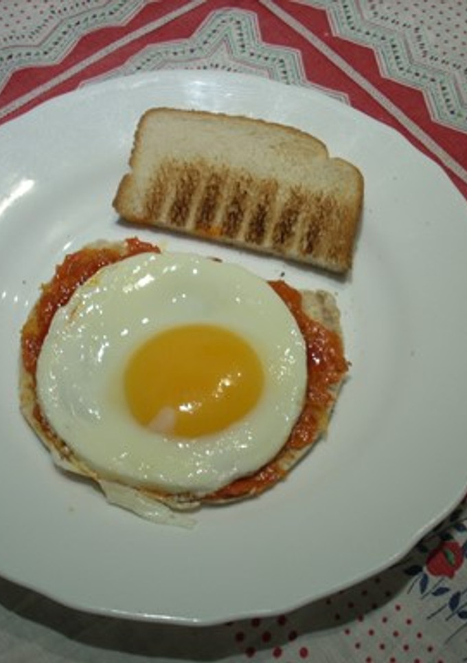 Una foto de Tostada de sobrasada y huevo o en Sándwich