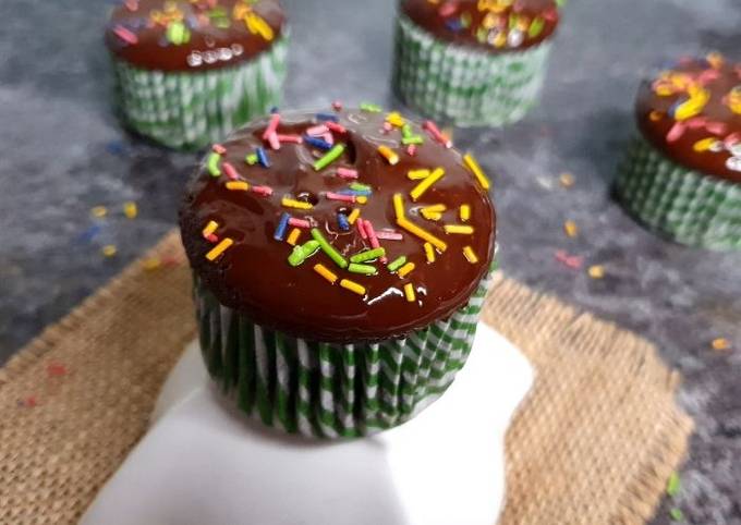 Steps to Make Favorite Eggless Chocolate Cupcakes