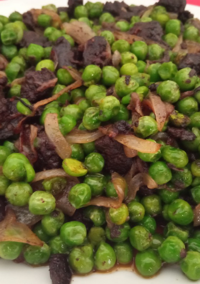 Una foto de Guisantes con morcilla de cebolla