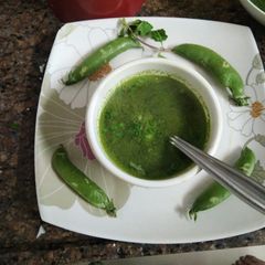 A picture of Mint and peas soup.