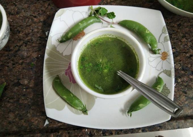 Mint and peas soup