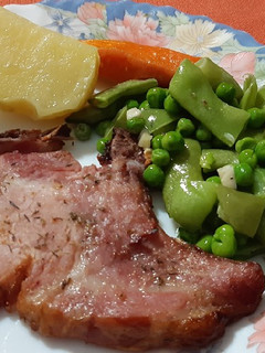 Una foto de Chuleta de Sajonia especiada, en Airfryer, con verduras