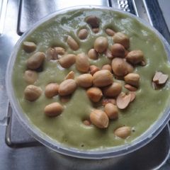 A picture of Avocado pudding and peanut.