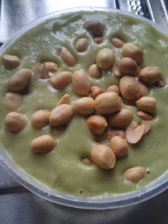 A picture of Avocado pudding and peanut.