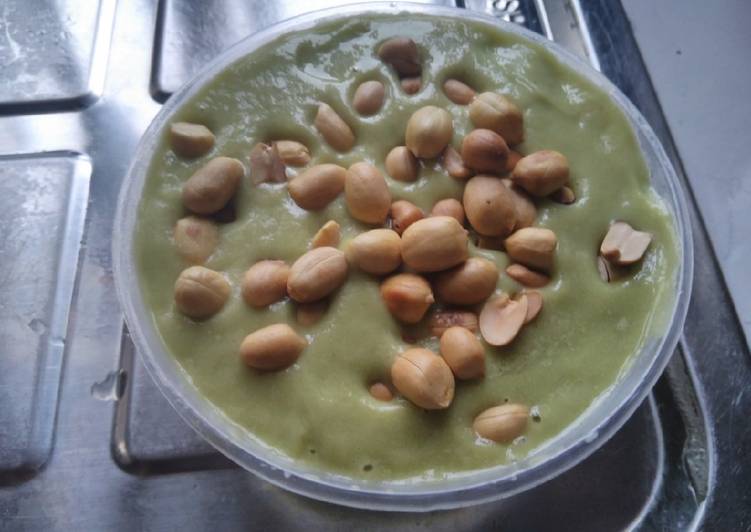 Avocado pudding and peanut