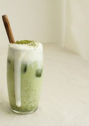 Una foto de Té matcha con leche