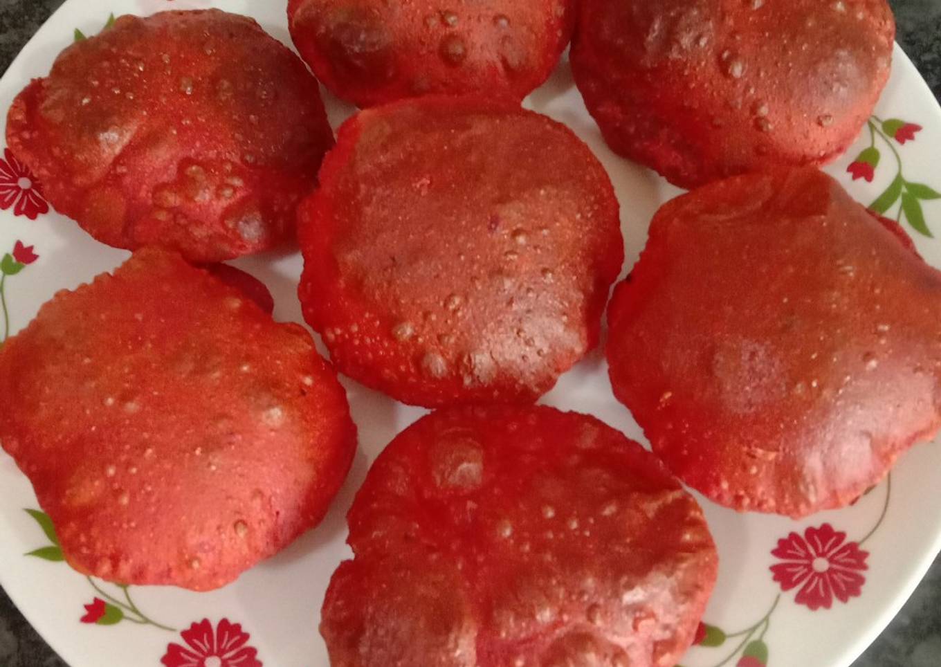 Beetroot pooris