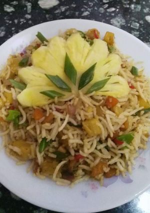 A picture of Pineapple fried rice.