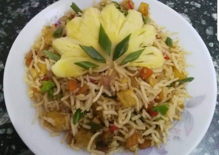 Pineapple fried rice