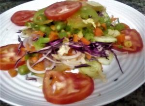 Una foto de Ensalada Mixta 🍅🧅🥕🥦