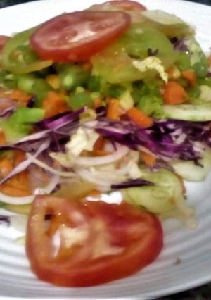 Una foto de Ensalada Mixta 🍅🧅🥕🥦