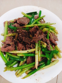 Hình của món Ngồng tỏi xào thịt bò.