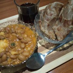 A picture of Yellow bean with brown chapati.