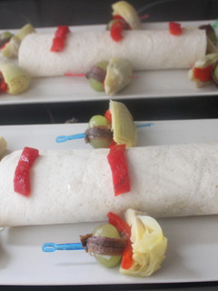 Una foto de Tortillas de trigo con sobras de sardinas y banderillas