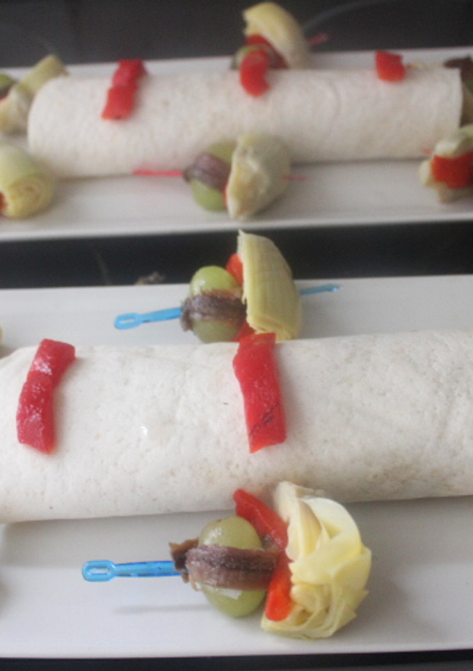 Una foto de Tortillas de trigo con sobras de sardinas y banderillas