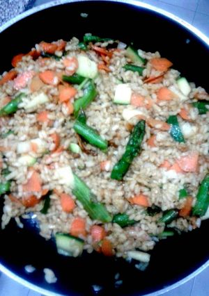 Una foto de Arroz con verduras diferente