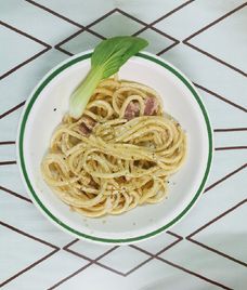 mì sốt kem thịt xông khói