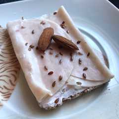 Una foto de Tosta de Queso Frambuesa con pavo saludable