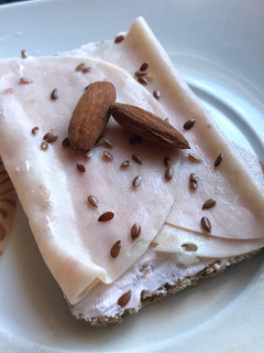 Una foto de Tosta de Queso Frambuesa con pavo saludable