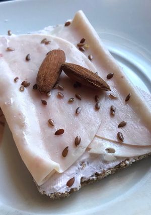 Una foto de Tosta de Queso Frambuesa con pavo saludable