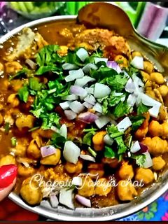 चटपटे छोले टिकिया चाट(chatpate chole tikki chaat recipe in hindi) रेसिपी मुख्य फोटो