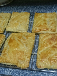 Una foto de Hojaldres Rellenos