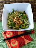 Udon-Nudeln mit Limetten-Erdnuss-Dressing