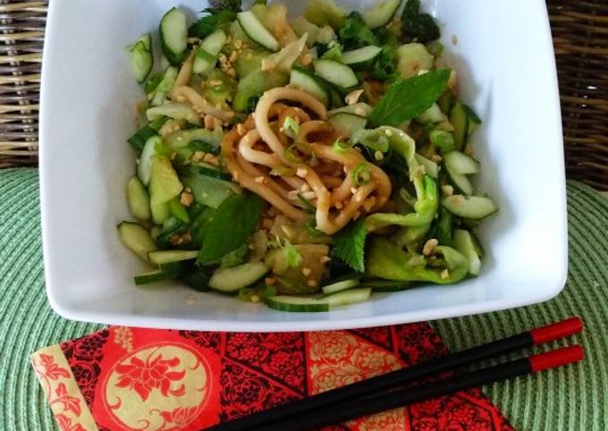 Udon Nudeln mit Limetten - Erdnuss - Dressing